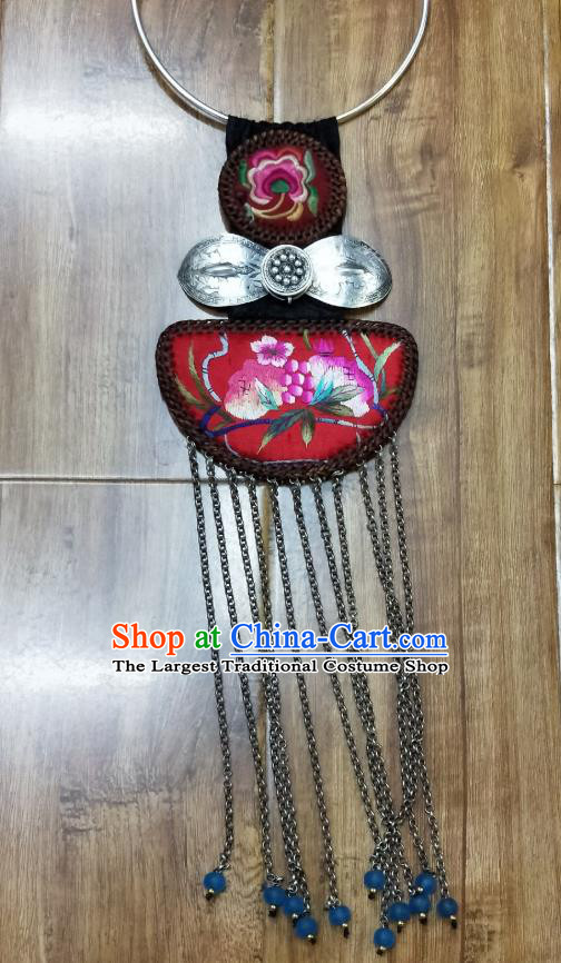 China Traditional National Red Embroidered Lotus Necklace Accessories Miao Ethnic Silver Carving Necklet Handmade