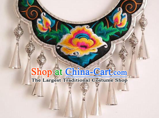 China National Silver Longevity Lock Handmade Embroidered Necklace Miao Ethnic Folk Dance Accessories