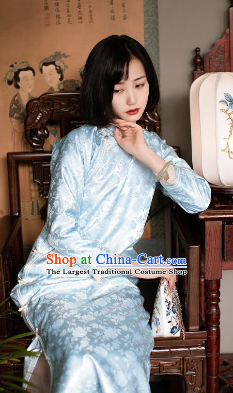 China Traditional Costume National Women Dress Classical Cheongsam Light Green Silk Qipao