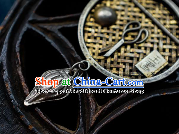 China Traditional Retro Earrings Handmade Jewelry Silver Carving Ear Accessories