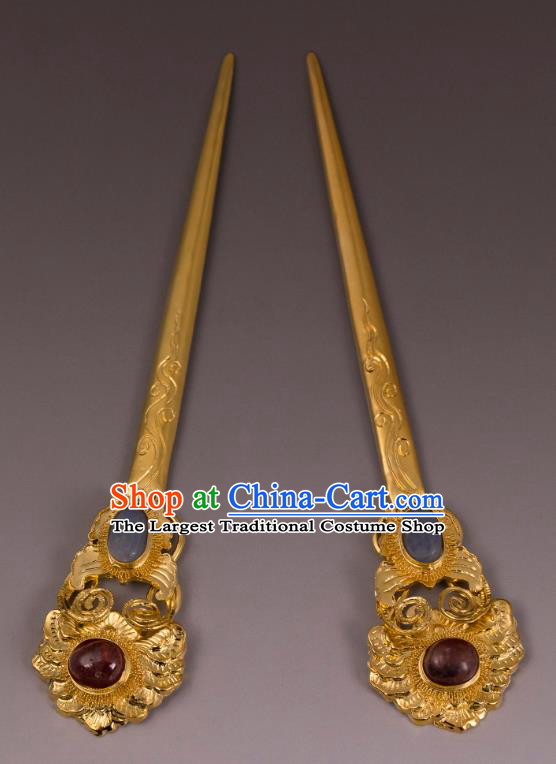China Ancient Queen Golden Butterfly Hairpin Handmade Hair Accessories Traditional Ming Dynasty Court Gems Hair Stick