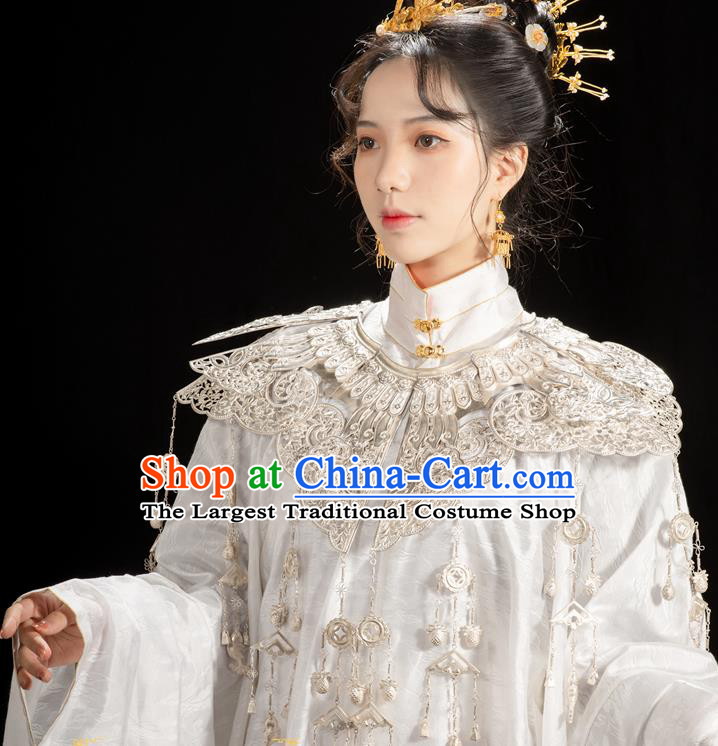 China Ming Dynasty Noble Princess Cloud Shoulder Accessories Ancient Court Woman Clothing