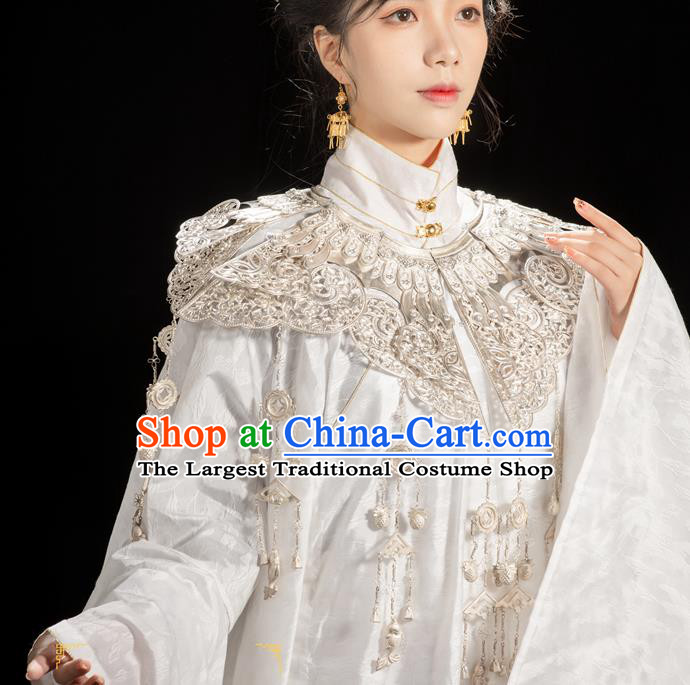 China Ming Dynasty Noble Princess Cloud Shoulder Accessories Ancient Court Woman Clothing