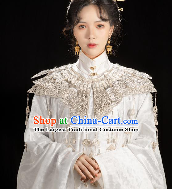 China Ming Dynasty Noble Princess Cloud Shoulder Accessories Ancient Court Woman Clothing