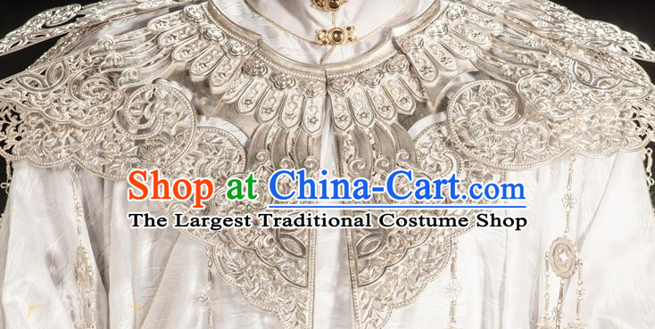 China Ming Dynasty Noble Princess Cloud Shoulder Accessories Ancient Court Woman Clothing