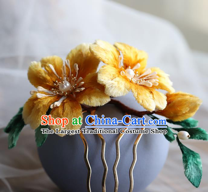 Chinese Traditional Hanfu Hairpin Wedding Hair Accessories Ancient Bride Yellow Velvet Flower Hair Comb