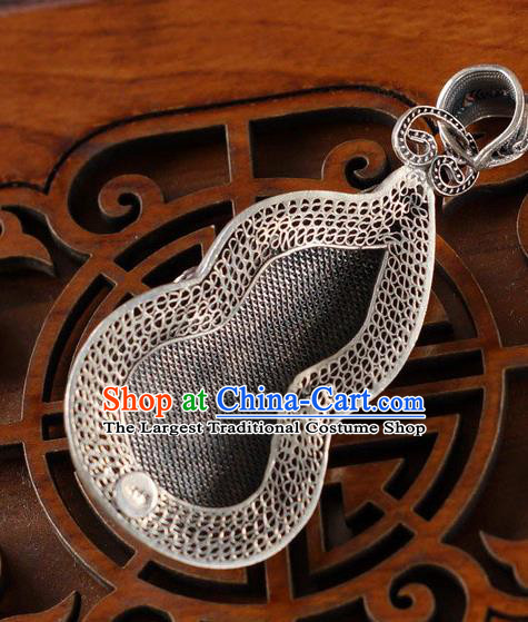 China Traditional Accessories Handmade Cloisonne Bat Necklace Pendant National Jade Gourd Silver Jewelry