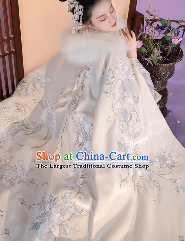 China Traditional Winter Costume Ancient Tang Dynasty Imperial Concubine Clothing Embroidered White Cape