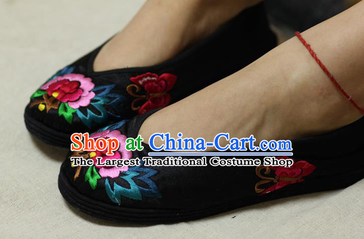 Chinese Traditional Embroidered Black Satin Shoes Hanfu Shoes for Women
