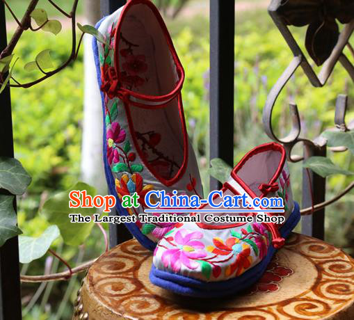 Chinese Traditional National Embroidered White Satin Shoes Hanfu Shoes for Women