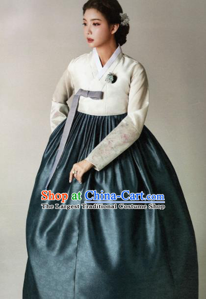 Korean Traditional Hanbok Mother White Satin Blouse and Atrovirens Dress Outfits Asian Korea Fashion Costume for Women