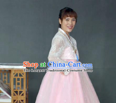 Korean Traditional Garment Bride Mother Hanbok White Blouse and Pink Dress Asian Korea Fashion Costume for Women