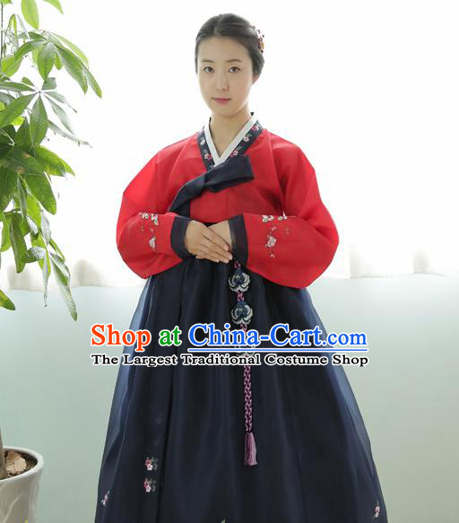 Korean Traditional Court Hanbok Garment Red Blouse and Black Dress Asian Korea Fashion Costume for Women