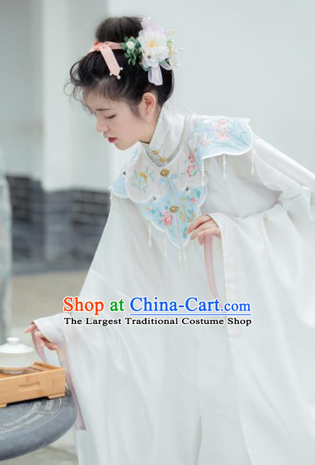 Chinese Ancient Royal Princess Embroidered White Blouse and Skirt Traditional Ming Dynasty Court Lady Costume for Women