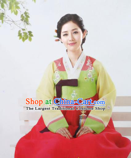 Korean Traditional Mother Hanbok Green Blouse and Red Dress Garment Asian Korea Fashion Costume for Women