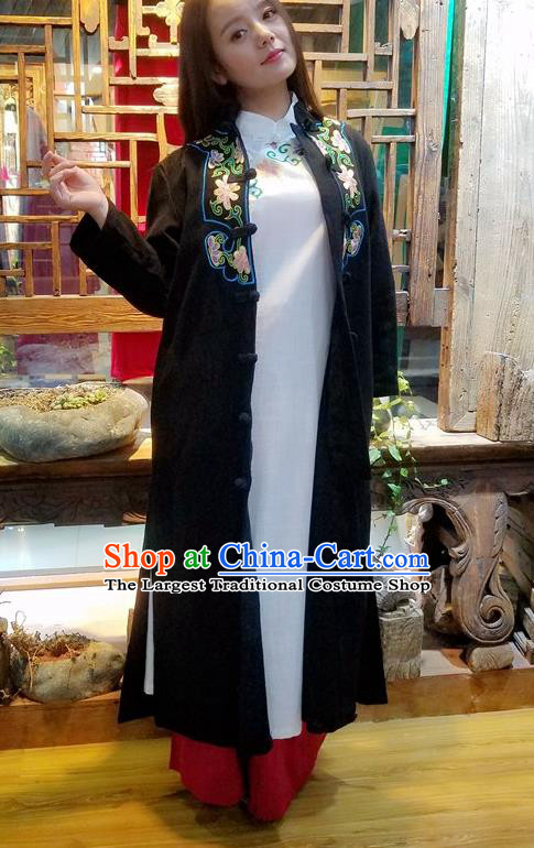 Traditional Chinese Embroidered Black Dust Coat Handmade National Overcoat Costume for Women