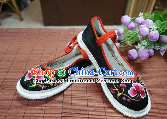 Traditional Chinese Ethnic Black Embroidered Shoes Handmade Yunnan National Shoes Wedding Shoes for Women