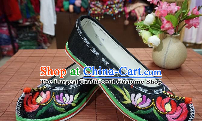 Traditional Chinese Wedding Black Embroidered Chrysanthemum Shoes Princess Shoes National Shoes Hanfu Shoes for Women