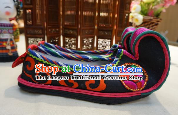 Traditional Chinese Handmade Ethnic Black Embroidered Shoes Yunnan National Shoes Wedding Shoes for Women