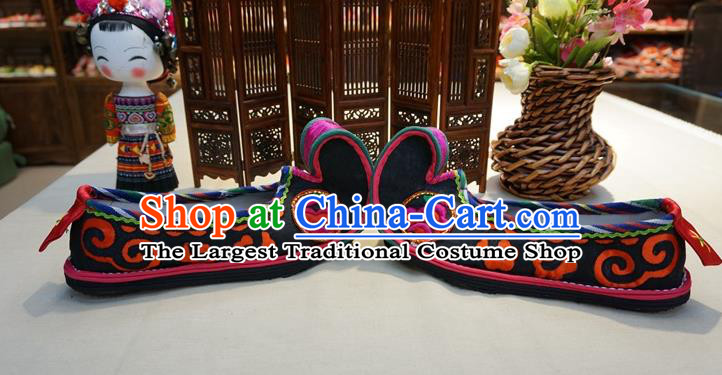 Traditional Chinese Handmade Ethnic Black Embroidered Shoes Yunnan National Shoes Wedding Shoes for Women