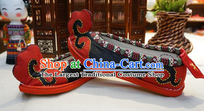 Traditional Chinese Handmade Ethnic Black Embroidered Shoes Yunnan National Shoes Wedding Shoes for Women