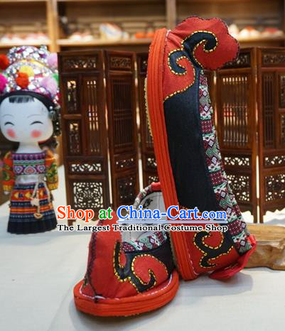 Traditional Chinese Handmade Ethnic Black Embroidered Shoes Yunnan National Shoes Wedding Shoes for Women