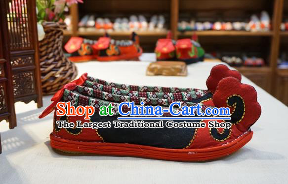 Traditional Chinese Handmade Ethnic Black Embroidered Shoes Yunnan National Shoes Wedding Shoes for Women