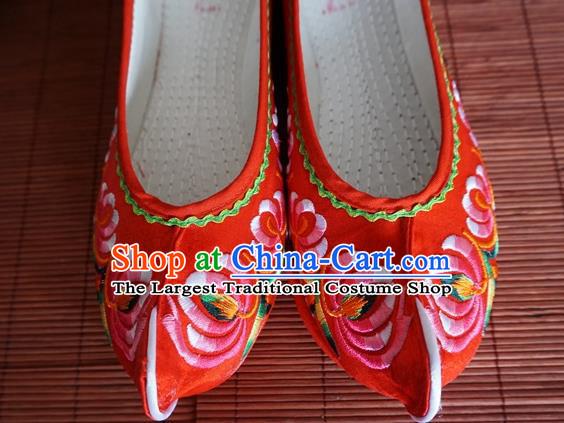 Traditional Chinese Handmade Ethnic Red Shoes Yunnan National Shoes Wedding Embroidered Shoes for Women
