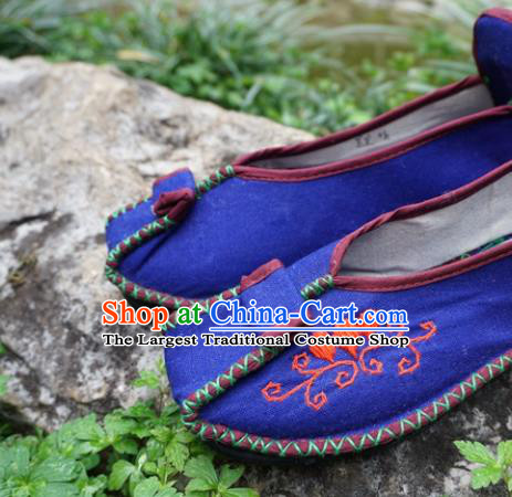 Traditional Chinese Yunnan Ethnic Embroidered Blue Shoes Handmade National Shoes Hanfu Dress for Women