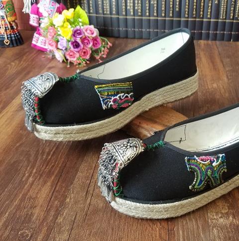 Traditional Chinese Handmade Black Cloth Shoes Yunnan National Shoes Embroidered Shoes for Women