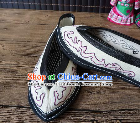Traditional Chinese Ethnic White Cloth Shoes Handmade Yunnan National Shoes Hanfu Dress for Women