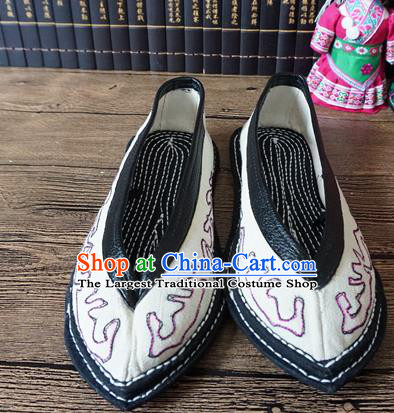 Traditional Chinese Ethnic White Cloth Shoes Handmade Yunnan National Shoes Hanfu Dress for Women