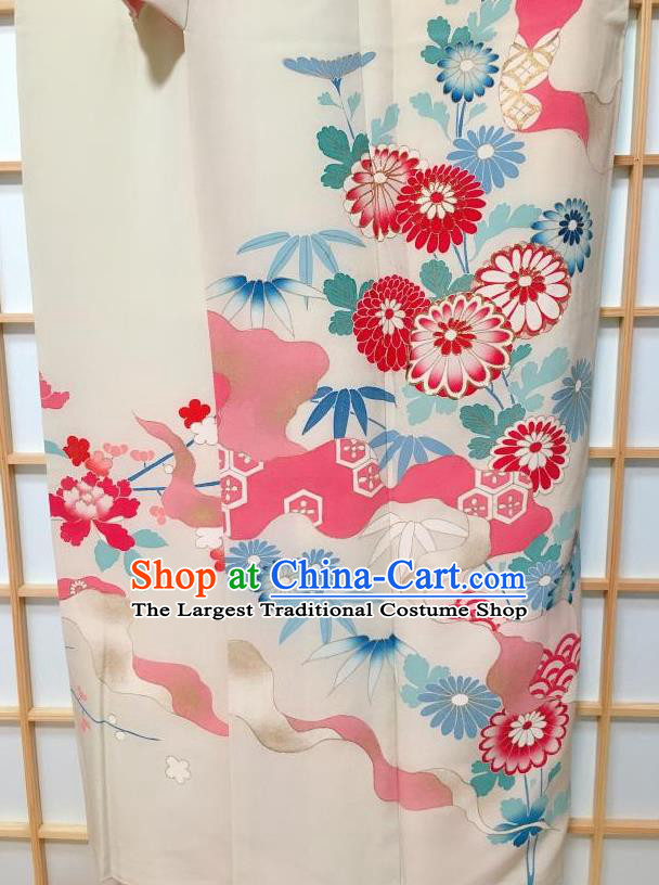 Traditional Japanese Classical Chrysanthemum Pattern Beige Kimono Japan Yukata Dress Costume for Women