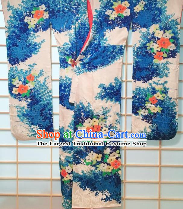 Traditional Japanese White Furisode Kimono Japan Classical Flowers Pattern Yukata Dress Costume for Women