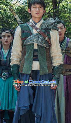 Chinese Ancient Clothing and Jade Hairpin Drama The Taosim Crandmaster Swordsman Zhang Ling Apparel and Headwear