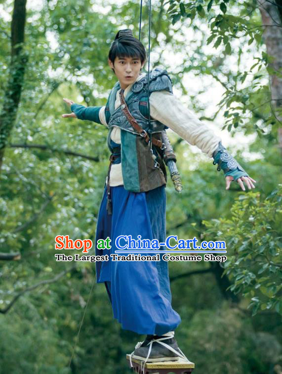 Chinese Ancient Clothing and Jade Hairpin Drama The Taosim Crandmaster Swordsman Zhang Ling Apparel and Headwear