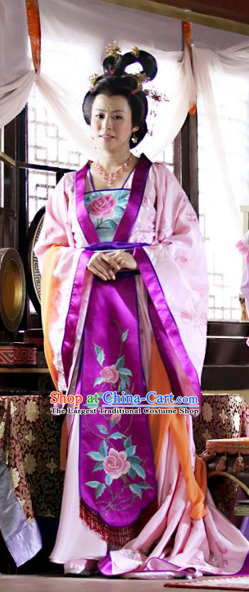 Chinese Ancient Noble Empress Costumes Historical Drama Love Amongst War Queen Wang Baochuan Dress and Hairpins