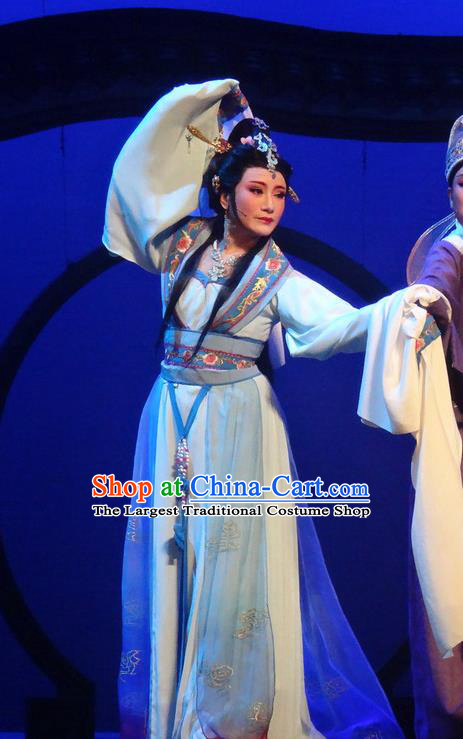 Chinese Shaoxing Opera Patrician Female Dress Shuang Fei Yi Apparels Yue Opera Hua Tan Garment Young Lady Costumes and Hair Accessories