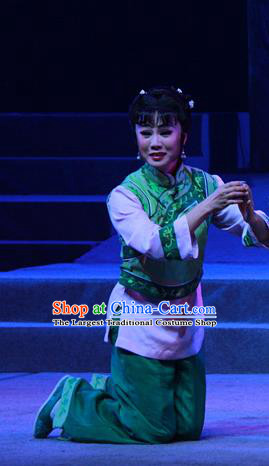 Chinese Cantonese Opera Country Girl Garment Liang Cha Wang Chuan Qi Costumes and Headdress Traditional Guangdong Opera Hui Lan Apparels Young Lady Dress