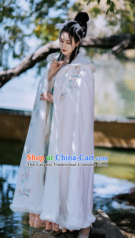 Chinese Ancient Ming Dynasty Princess Cape Garment Costumes Traditional Hanfu Embroidered White Woolen Cloak for Women