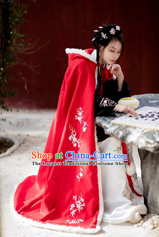 Chinese Ancient Ming Dynasty Noble Lady Cape Garment Winter Costumes Traditional Hanfu Embroidered Red Woolen Cloak for Women