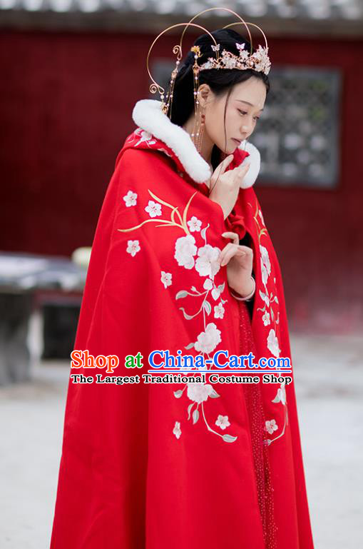 Chinese Ming Dynasty Embroidered Red Cloak Costumes Traditional Ancient Hanfu Garment Winter Woolen Cape for Women