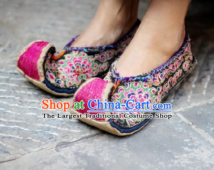 Asian Chinese Yunnan Ethnic Princess Shoes National Shoes Embroidered Shoes Traditional China Embroidery Shoes for Women