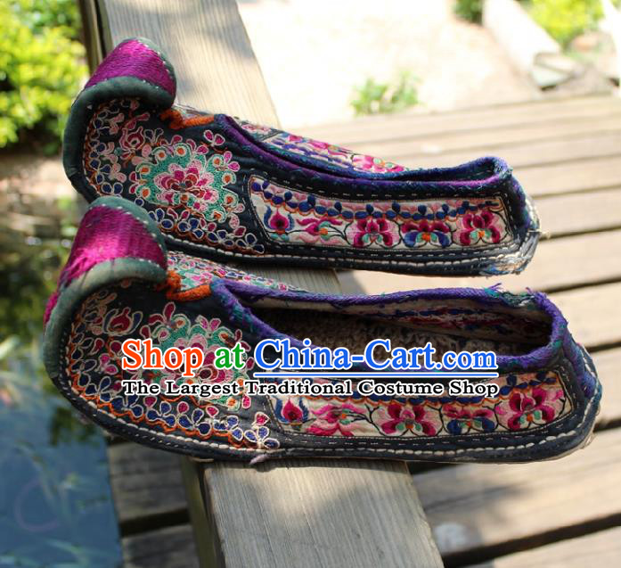 Asian Chinese Handmade Shoes National Shoes Embroidered Shoes Traditional Embroidery Yunnan Ethnic Shoes for Women