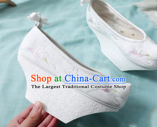 Chinese Qing Dynasty Princess White Embroidered Shoes Court Women Shoes Ancient Palace Lady Shoes Imperial Consort Saucers Shoes