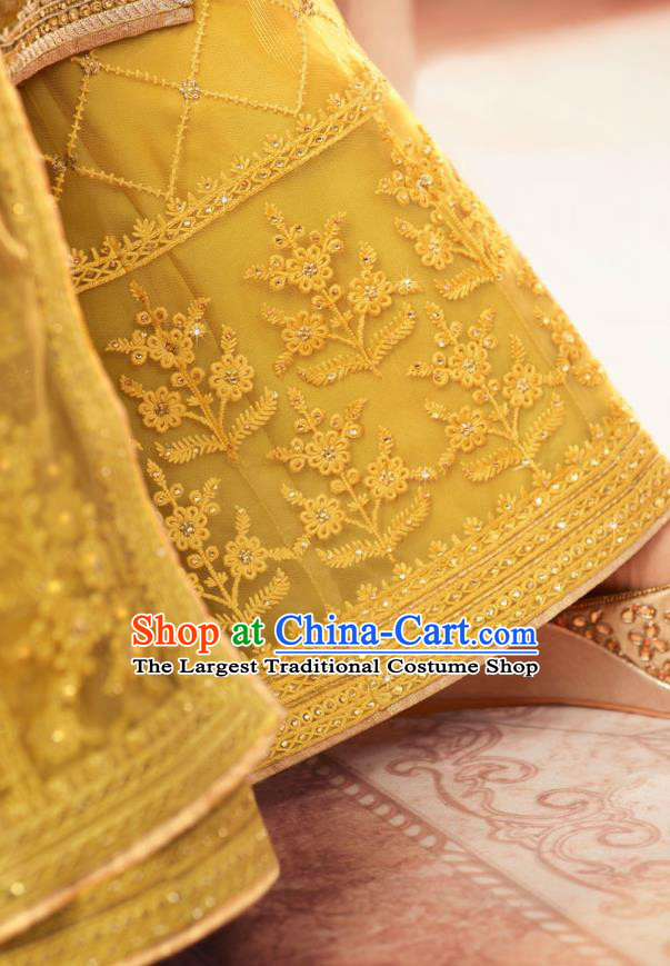 Asian India National Punjab Costumes Asia Indian Traditional Embroidered Yellow Long Blouse Sari and Loose Pants for Women
