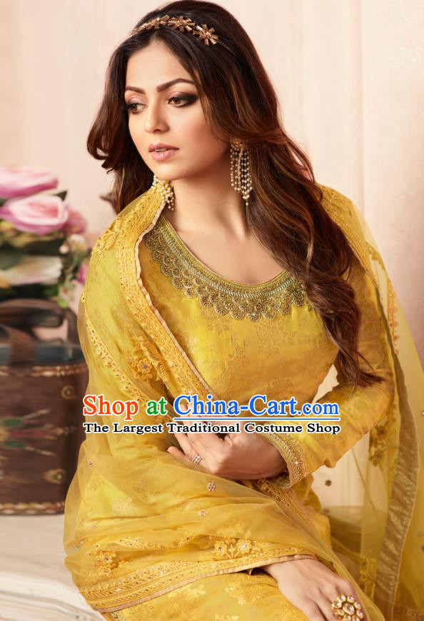 Asian India National Punjab Costumes Asia Indian Traditional Embroidered Yellow Long Blouse Sari and Loose Pants for Women