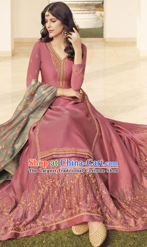 Asian India Court Punjab Costumes Asia Indian Traditional National Dance Embroidered Pink Satin Blouse and Skirt and Shawl Full Set
