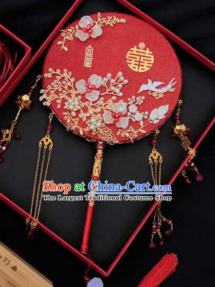 China Handmade Golden Tassel Palace Fan Classical Wedding Circular Fan Traditional Shell Flowers Fan