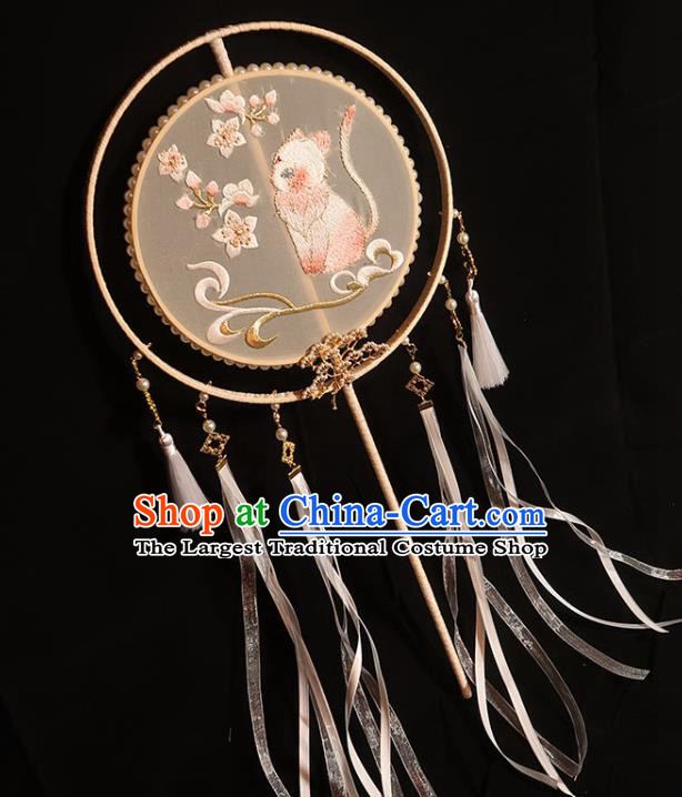 China Classical Dance Embroidered Cat Circular Fan Handmade Bride White Ribbon Tassel Palace Fan Traditional Wedding Silk Fan